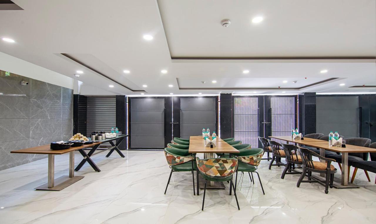 Treebo Royal Comfort นิวเดลี ภายนอก รูปภาพ